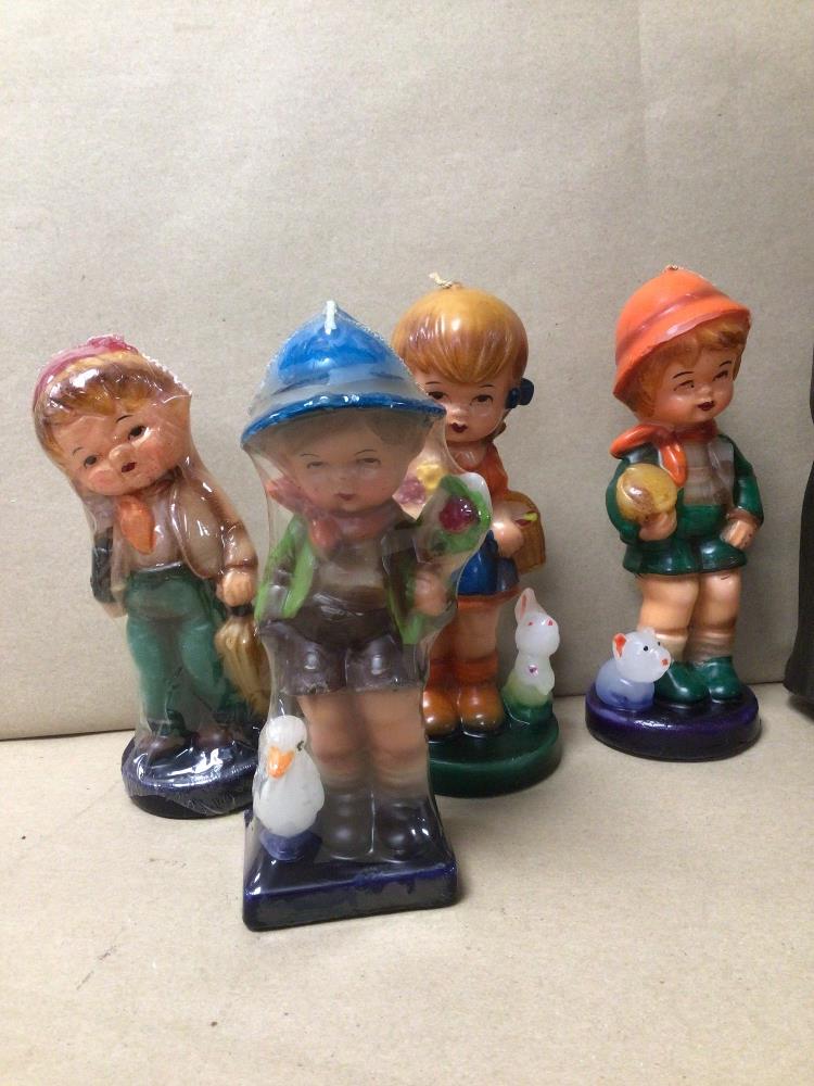 A MIXED COLLECTION OF FIGURINES AND FIGURES, INCLUDES FOUR GOEBEL HUMMEL STYLED FIGURAL CANDLES, A - Image 3 of 8