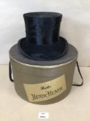 AN AUSTIN AND CO LTD TOP HAT, LONDONDERRY, APPROXIMATELY SIZED 54CM, WITH A HENRY HEATH HAT BOX