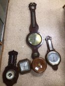 FOUR VINTAGE BANJO BAROMETERS AND A WOODEN LIDDED POT