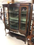 VICTORIAN MAHOGANY BOW FRONTED DISPLAY CABINET WITH GREEN VELVET BACKING AND BOTTOM DRAWER 132 X 178