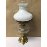 A LARGE VINTAGE BRASS OIL LAMP, UNTESTED, 52CM IN HEIGHT