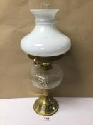 A LARGE VINTAGE BRASS OIL LAMP, UNTESTED, 52CM IN HEIGHT