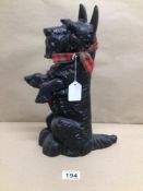 A LARGE VINTAGE CAST IRON SCOTTISH TERRIER DOORSTOP, BEING 36CM IN HEIGHT
