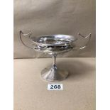 AN EDWARDIAN HALLMARKED SILVER CIRCULAR TWIN HANDLED PEDESTAL BONBON DISH, 14CM HIGH 1909 BY JONES