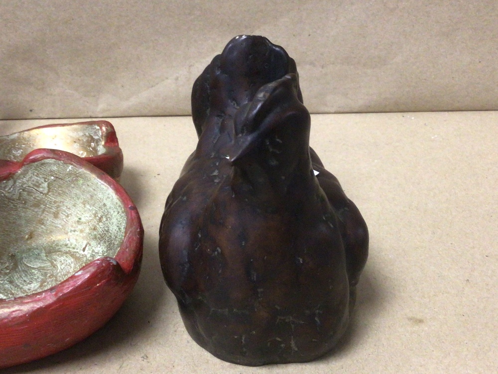 VINTAGE CERAMIC CHICKEN EGG SERVING DISH/HOLDER, TOGETHER WITH A CARVED CHICKEN FIGURINE - Image 2 of 5