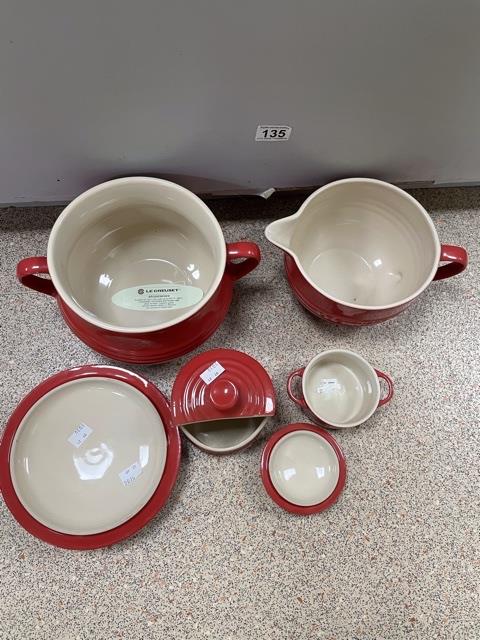 PART SET OF FOUR ‘LE CREUSET’ RED STONEWARE POTS AND JUG - Image 4 of 5