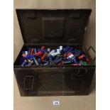 WWII BRITISH ARMY H50 VAL SMALL ARMS AMMUNITION BOX, DATED 1945, CONTAINING OVER 550 SPENT PLASTIC