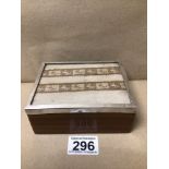 A WALNUT RECTANGULAR BOX WITH 925 SILVER MOUNTED LID, 13CM