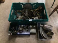 NUMBER OF MIXED BRASS ITEMS, INCLUDES CANDLE HOLDERS, CANDELABRAS, AND MORE
