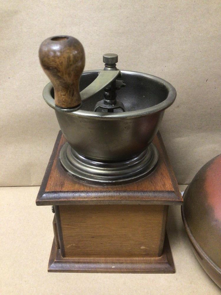 METAL AND WOOD COFFEE GRINDER WITH COPPER KETTLE/TEAPOT TOGETHER WITH THREE OTHERS - Image 4 of 4