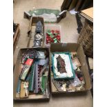 EXTENSIVE MIXED COLLECTION OF PAINTED PLASTIC MINIATURE SOLDIERS AND PREBUILT SCALE MODELS WITH