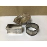 TWO HALLMARKED SILVER NAPKIN RINGS WITH A HALLMARKED SILVER EMBOSSED DISH, 73 GRAMS