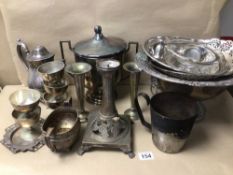 A MIXED COLLECTION OF WHITE METAL/SILVER PLATED WARE INCLUDES A SET OF FIVE GOBLETS, ICE BUCKET,