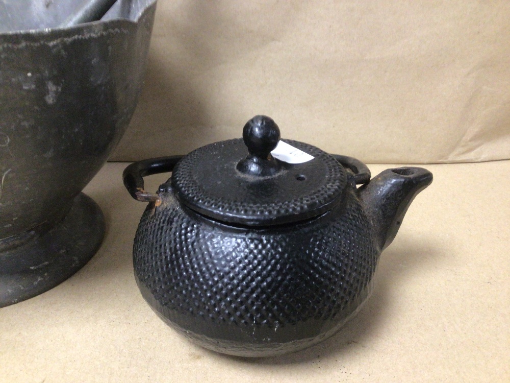 MIXED THREE PIECES OF VINTAGE METALWARE, INCLUDES SVENSKT TENN PESTLE AND MORTAR, A SMALL CAST - Image 4 of 4