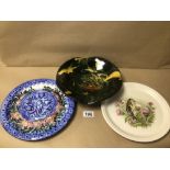 VINTAGE BARRATTS OF STAFFORDSHIRE PLATE, BIRD AND FLOWERS DESIGN, TOGETHER WITH A MAJOLICA STYLED