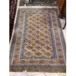 A VINTAGE TURKISH RUG, 125 X 192CM