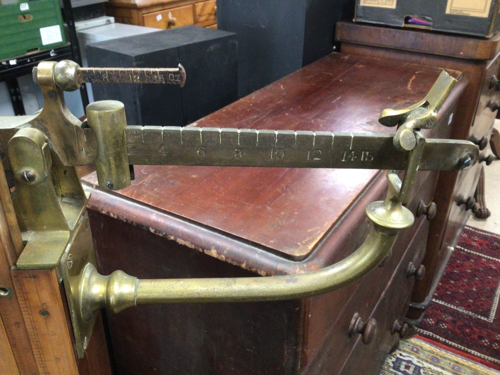 SET OF VICTORIAN W AND T AVERY BIRMINGHAM MEASURING SCALES, WOOD AND BRASS - Image 4 of 7