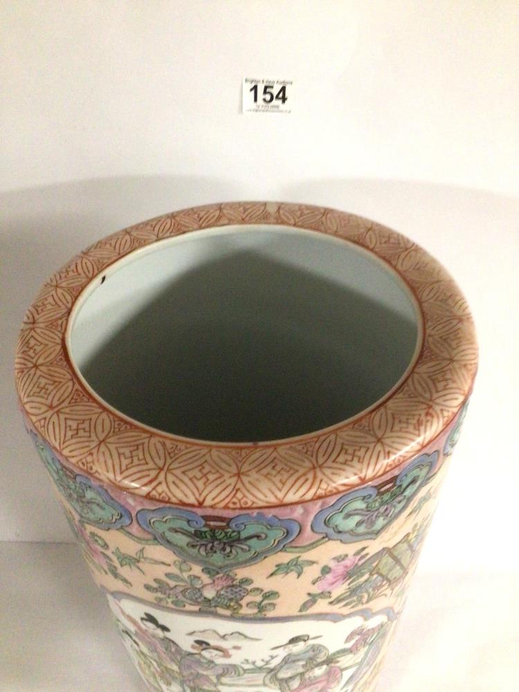 A CHINESE FAMILLE ROSE CERAMIC UMBRELLA STAND, 46CM - Image 3 of 6