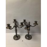 A PAIR OF HEAVY WEIGHTED THREE BRANCH CANDELABRAS IN SILVER PLATE, 27CM
