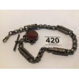 ORNATE VICTORIAN HALLMARKED SILVER ENGRAVED 34CM WATCH CHAIN WITH ATTACHED HARDSTONE SWIVEL FOB
