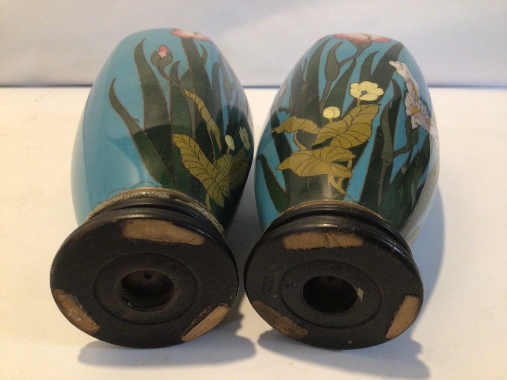 PAIR OF JAPANESE CLOISONNE ENAMEL VASES DECORATED IRIS ON A BLUE GROUND, 20CM (1 A/F) - Image 3 of 3