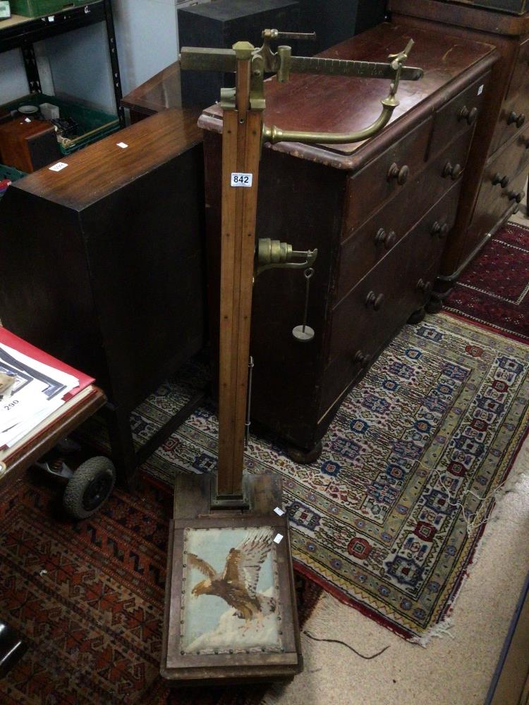 SET OF VICTORIAN W AND T AVERY BIRMINGHAM MEASURING SCALES, WOOD AND BRASS