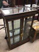 A MODERN FRENCH LIGHT UP DISPLAY CABINET, 90 X 60 X 30CM