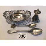 STERLING SILVER EMBOSSED PEPPER WITH TWO HALLMARKED SILVER SPOONS AND A WHITE METAL OVAL BON BON