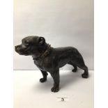 A BRONZE SCULPTURE OF A STAFFORDSHIRE BULL TERRIER, 35 X 20CM