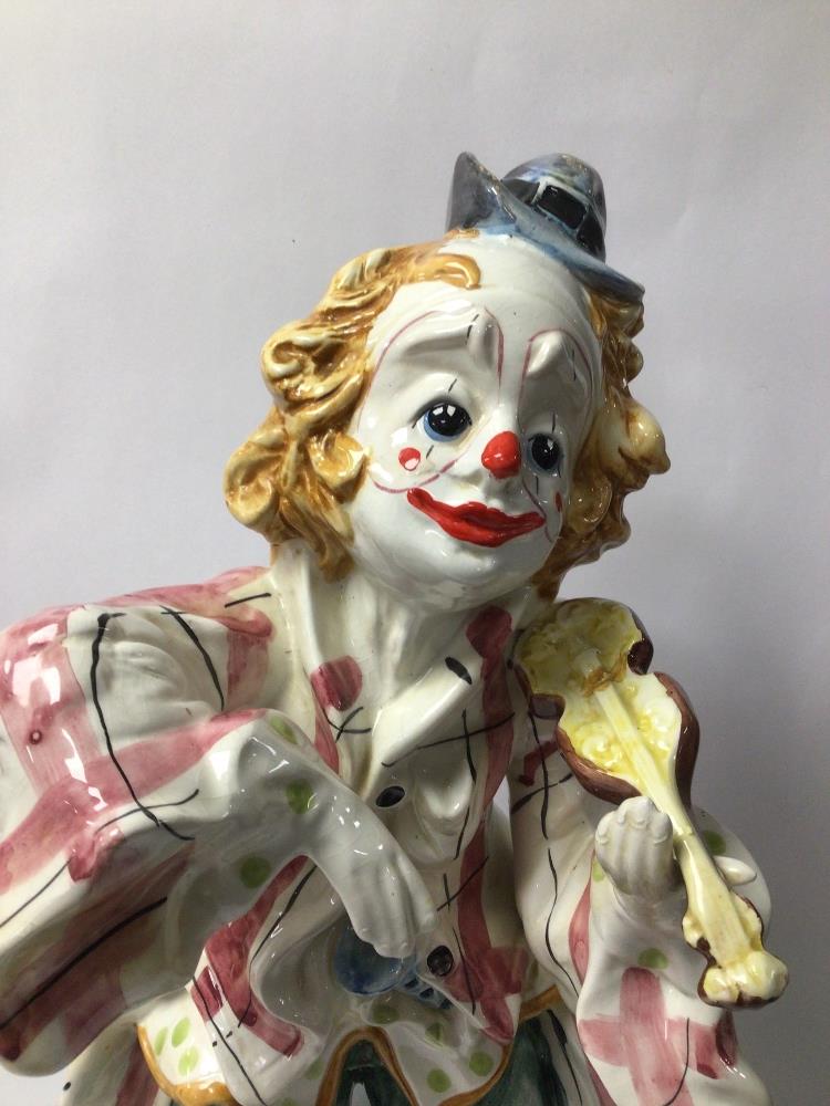 A LARGE PORCELAIN CLOWN FIGURE CAPODIMONTE, DANESE ITALY, 59CM - Image 3 of 6