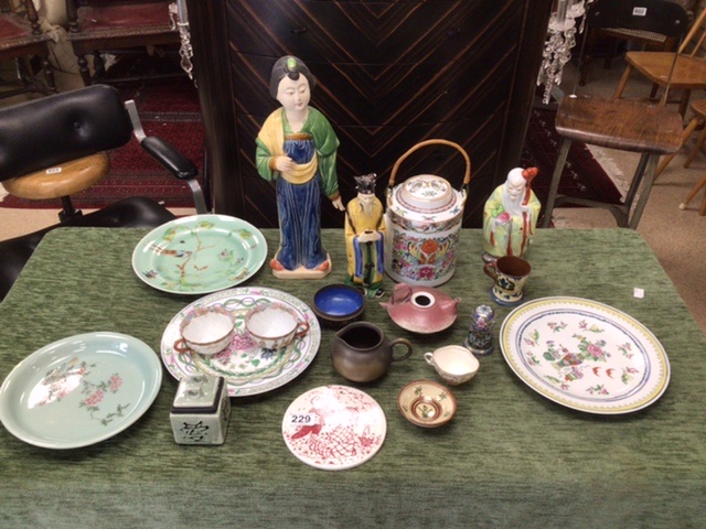 MIXED CHINESE AND JAPANESE PORCELAIN, TEAPOT, PLATES, FIGURES AND MORE