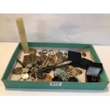 BOX OF MIXED VINTAGE COSTUME JEWELLERY