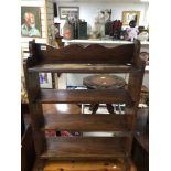 A VINTAGE WOODEN BOOKCASE OF FOUR TIERS, 76 X 106 X 23CM