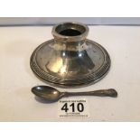 HALLMARKED SILVER (RUBBED) WEIGHTED INKWELL, 14CM DIAMETER WITH A HALLMARKED SILVER TEA SPOON
