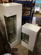 TWO MODERN WHITE DISPLAY CABINETS WITH LIGHTS, THE LARGEST 147 X 50 X 37CM