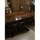 ROSEWOOD REGENCY PERIOD CARD TABLE WITH CARVED LIONS PAW FEET WITH GREEN BAIZE TO THE INTERIOR
