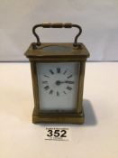 A VINTAGE BRASS CARRIAGE CLOCK WITH KEY, 14CM