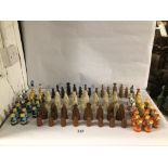 A QUANTITY OF CHESS SETS, BOXWOOD AND EBONY, SIMPSONS AND LEWIS MEN
