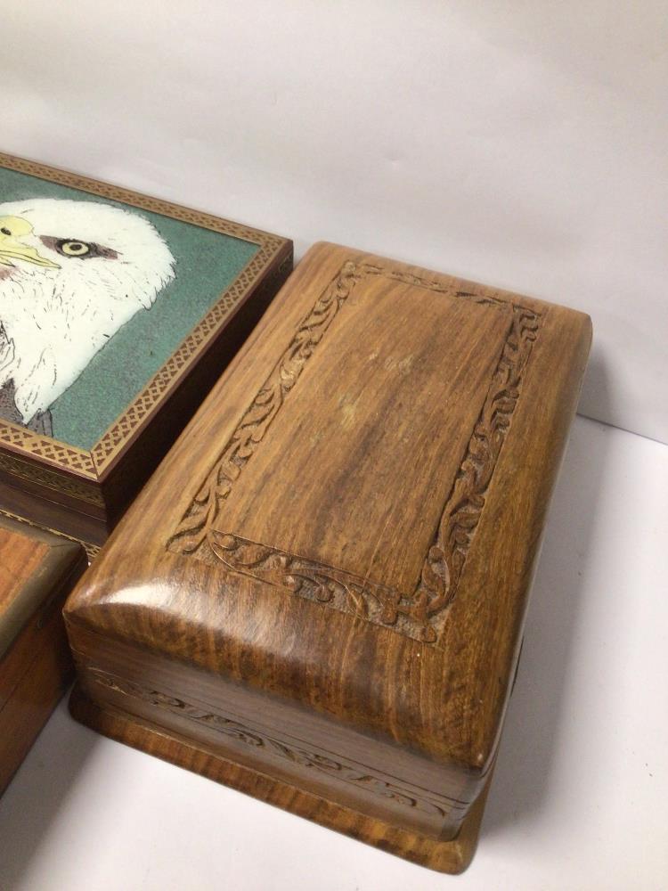 FIVE VINTAGE WOODEN BOXES, INCLUDES A BOX WITH AN EAGLE TO THE TOP - Image 4 of 7