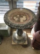 A LARGE CONCRETE BIRD BATH ON A PEDESTAL BASE 74CM