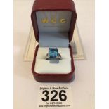750 WHITE GOLD AND BLUE TOPAZ RING SIZE N