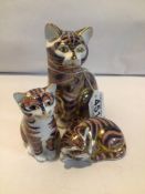 THREE ROYAL CROWN DERBY CATS, THE LARGEST 13CM