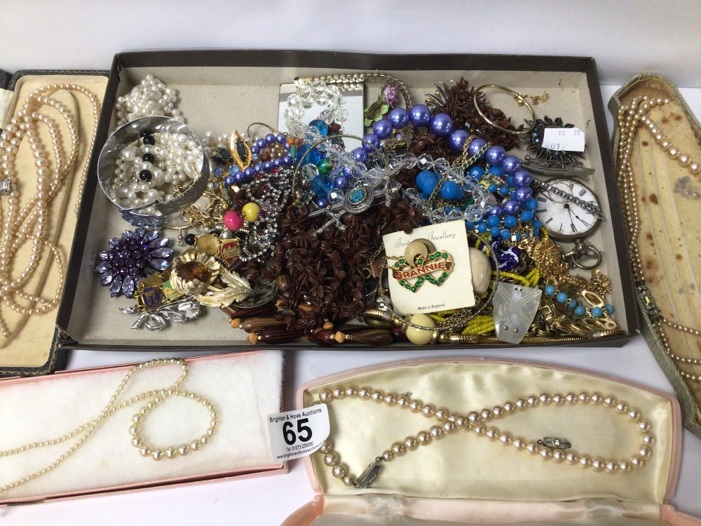 MIXED VINTAGE COSTUME JEWELLERY, PEARLS, BROOCHES AND MORE - Image 2 of 5