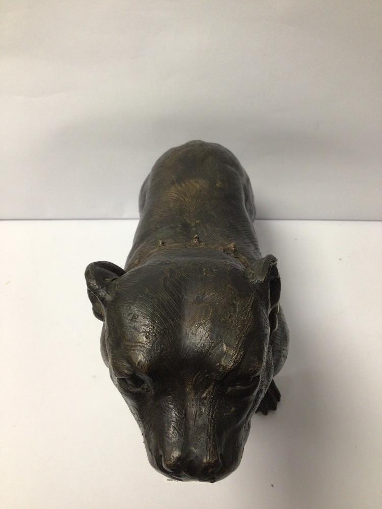 A BRONZE SCULPTURE OF A STAFFORDSHIRE BULL TERRIER, 35 X 20CM - Image 4 of 6