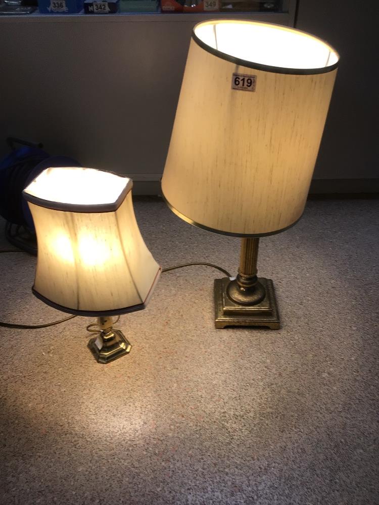 TWO VINTAGE BRASS LAMPS ONE BEING A COLUMN LAMP, THE LARGEST 66CM