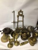 COLLECTION OF MOSTLY BRASS ITEMS, INCLUDES BOOKENDS, CANDLESTICKS, A FIGURINE, AND MORE