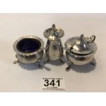 HALLMARKED SILVER THREE-PIECE CONDIMENT SET WITH TWO SPOONS ON PAD FEET BY LEVESLEY BROTHERS 1903