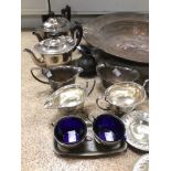 COLLECTION OF MIXED METALWARE ITEMS, INCLUDING SILVER, PLATED TEA SET, SAUCEBOAT, A COPPER TRAY/