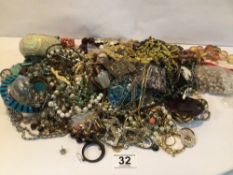 BOX OF MAINLY VINTAGE COSTUME JEWELLERY