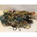 BOX OF MAINLY VINTAGE COSTUME JEWELLERY